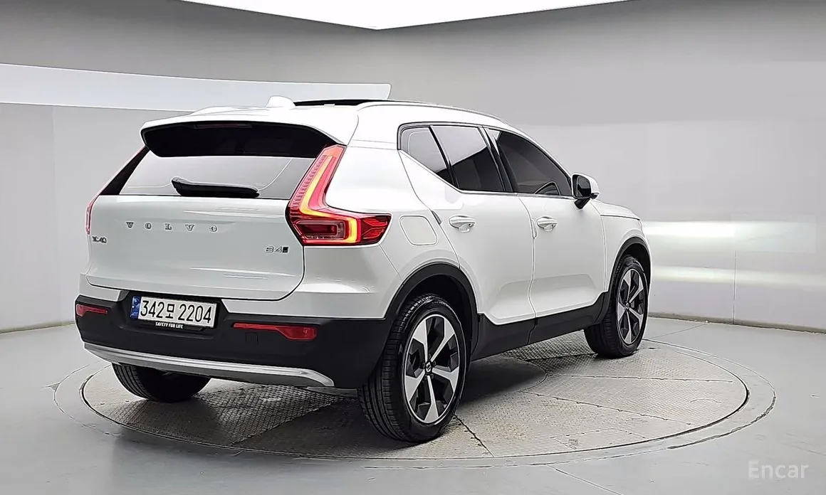 Фото 4 - Volvo XC40