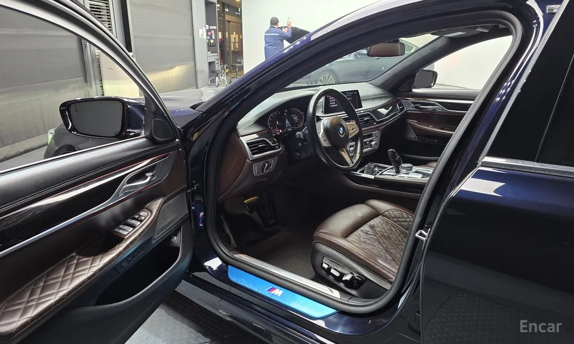Фото 10 - BMW 7 Series