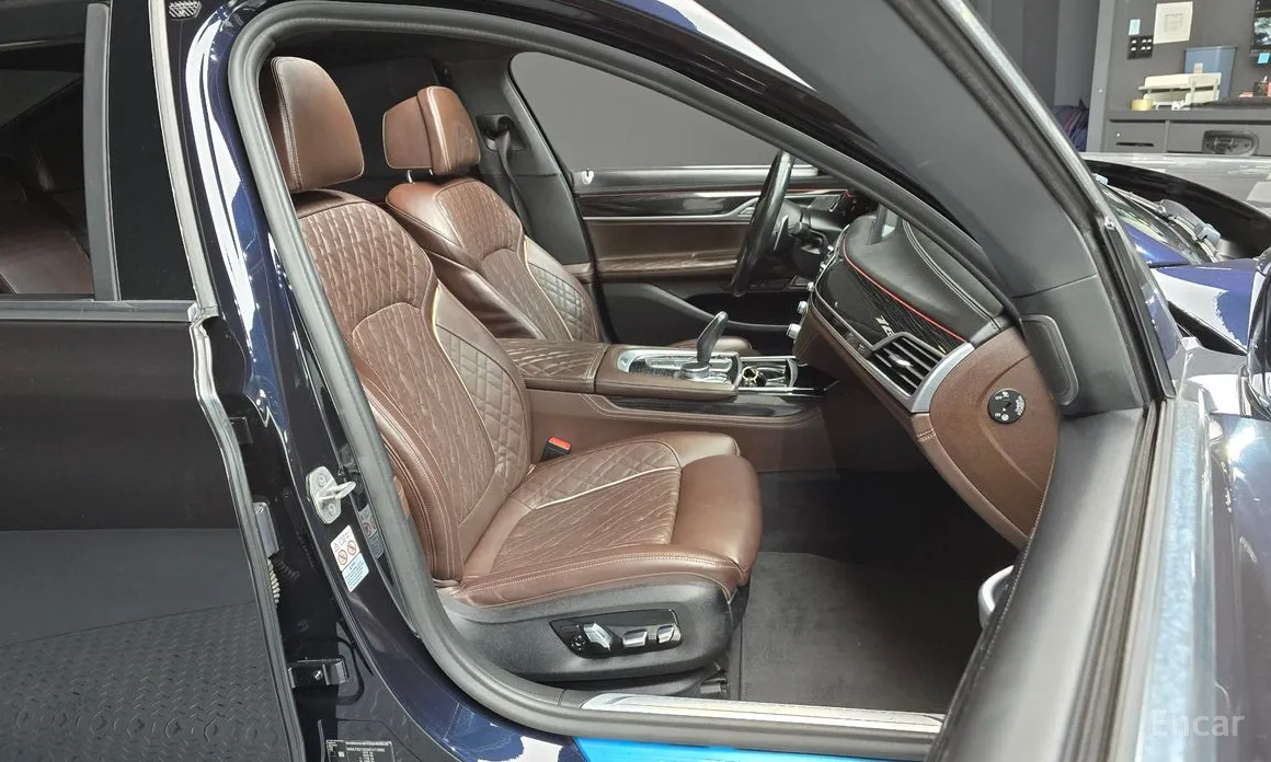 Фото 12 - BMW 7 Series
