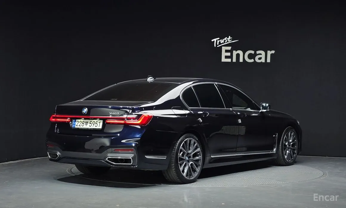 Фото 2 - BMW 7 Series