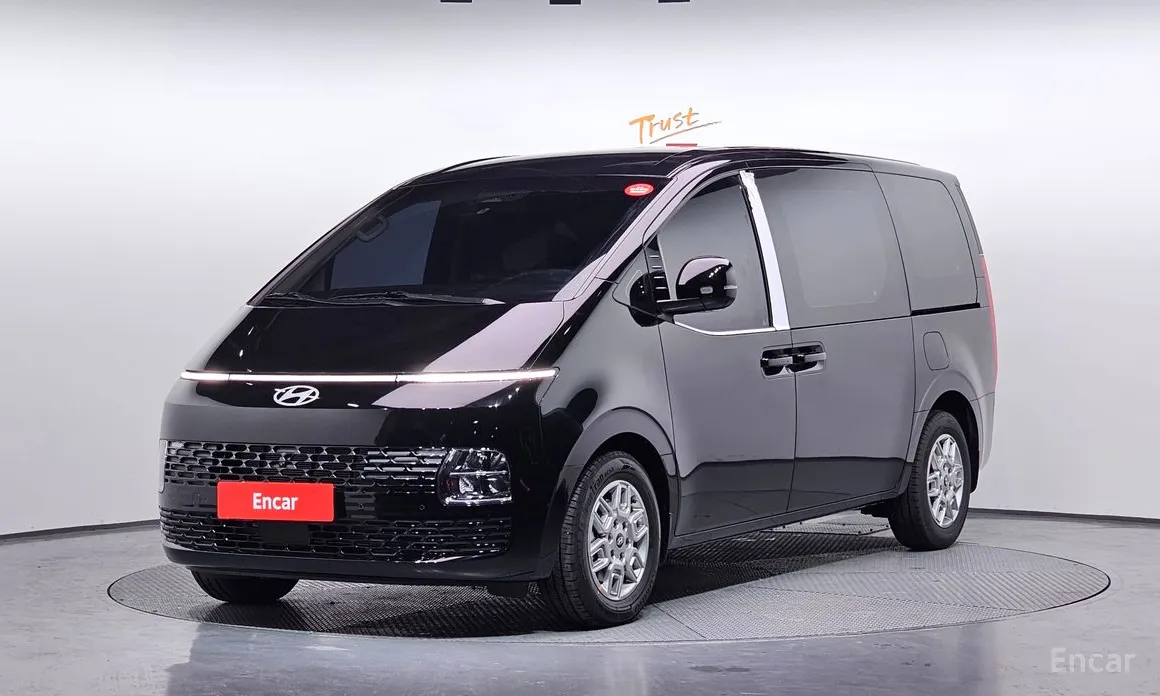 Фото 1 - Hyundai Staria