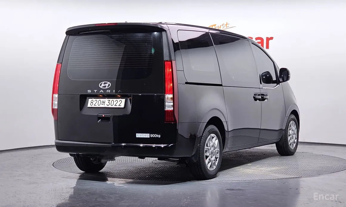 Фото 2 - Hyundai Staria