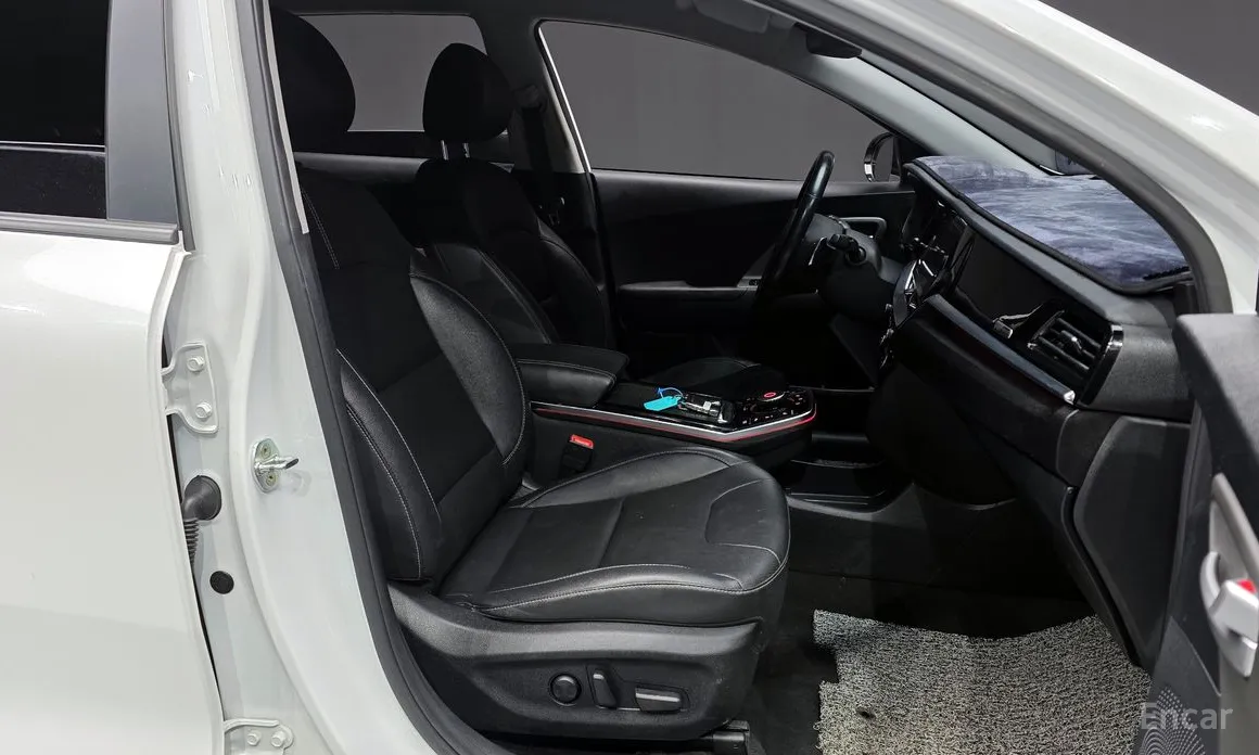 Фото 11 - Kia Niro