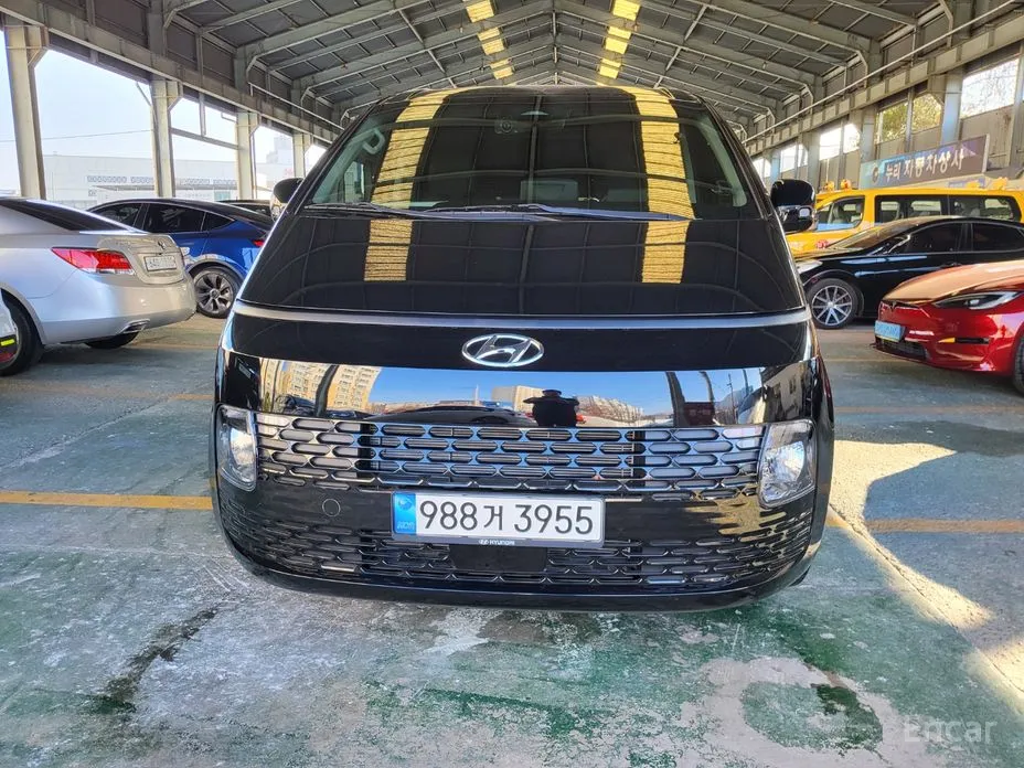 Фото 1 - Hyundai Staria