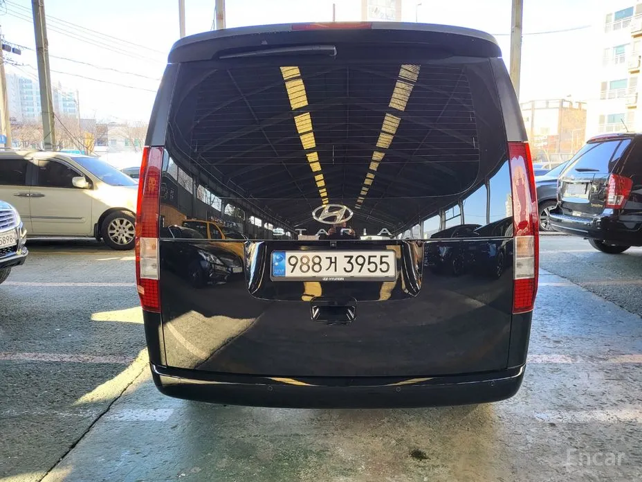 Фото 2 - Hyundai Staria