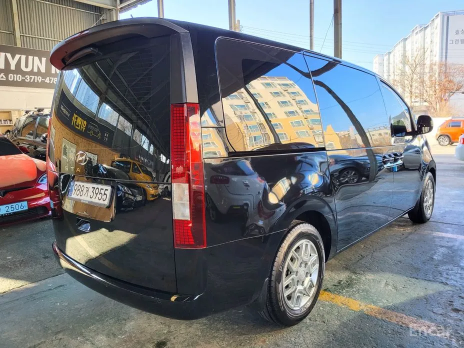 Фото 3 - Hyundai Staria