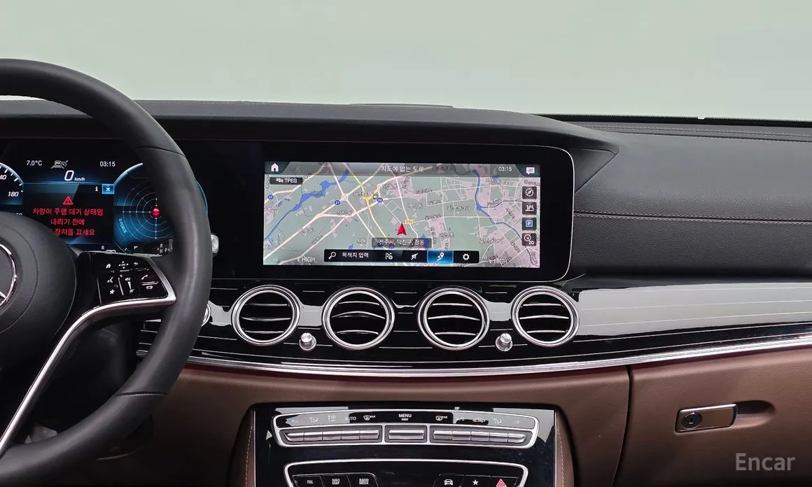 Фото 15 - Mercedes-Benz E-Class