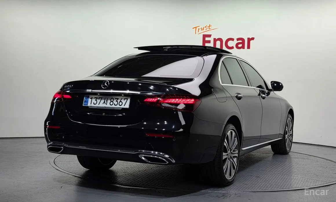 Фото 2 - Mercedes-Benz E-Class