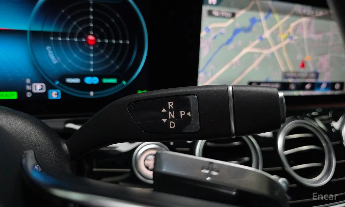 Фото 9 - Mercedes-Benz E-Class