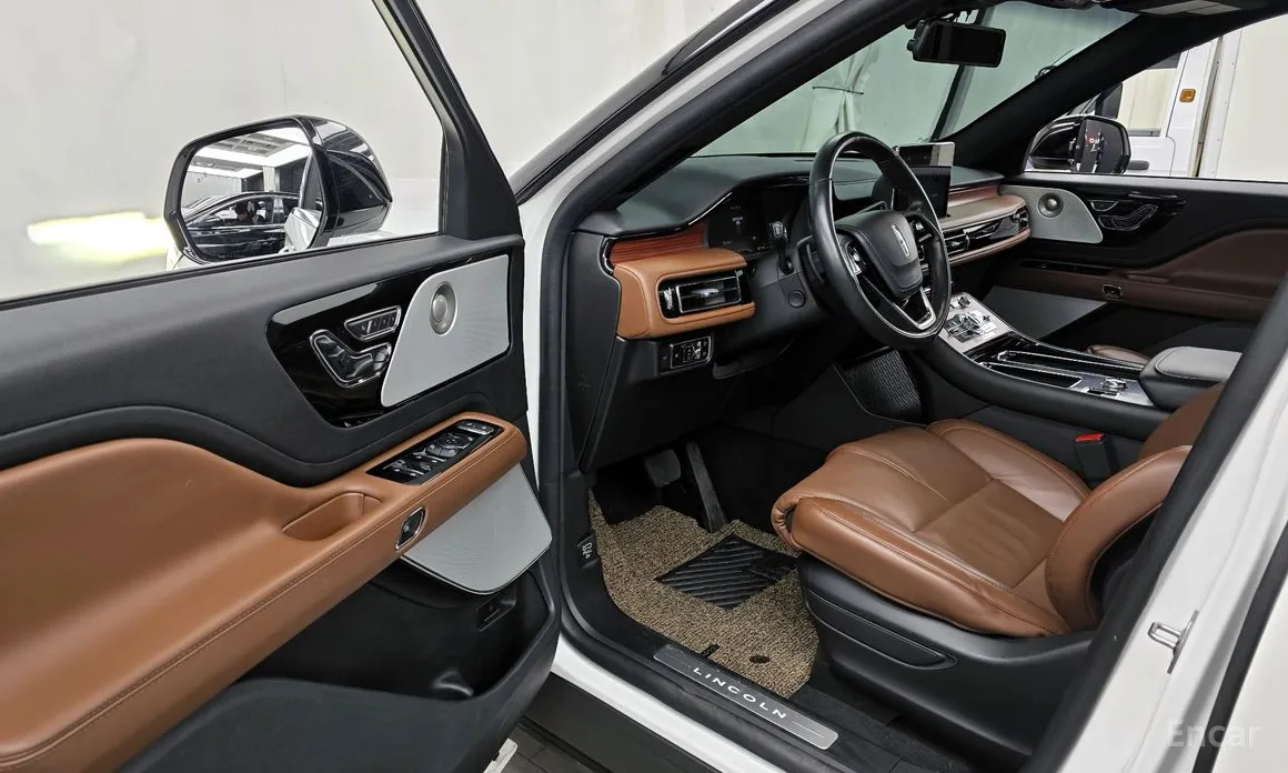 Фото 10 - Lincoln Aviator