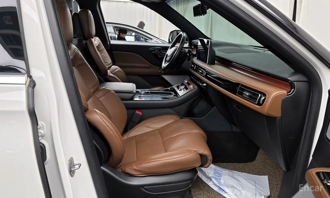 Фото 11 - Lincoln Aviator