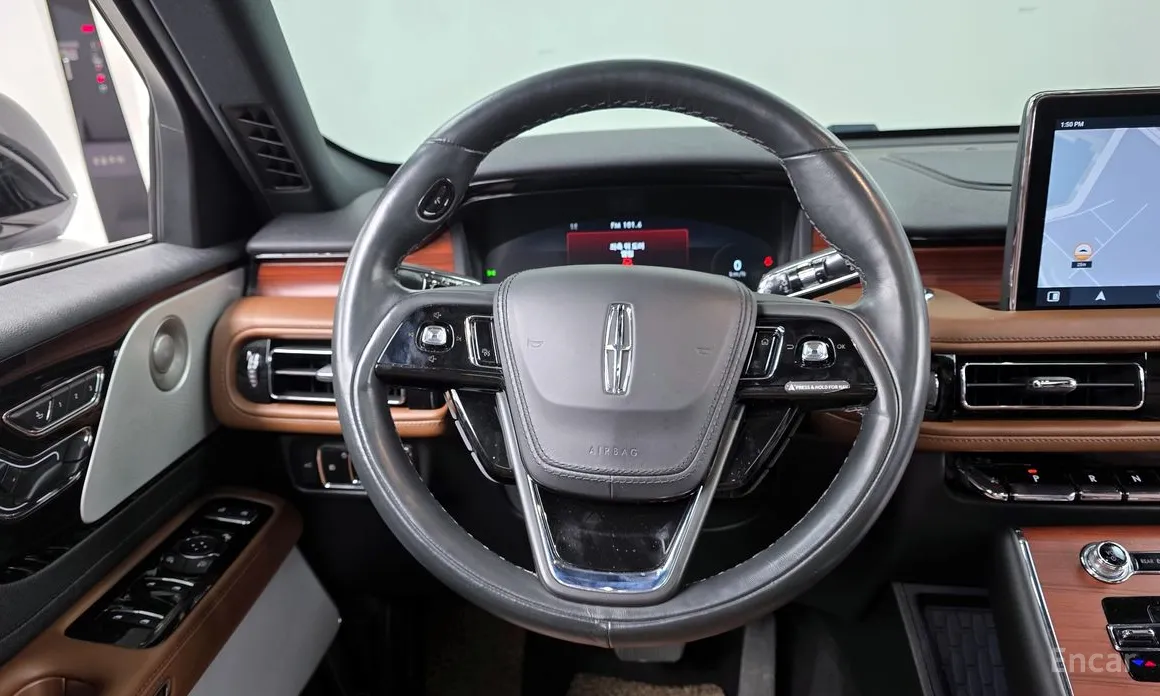 Фото 13 - Lincoln Aviator