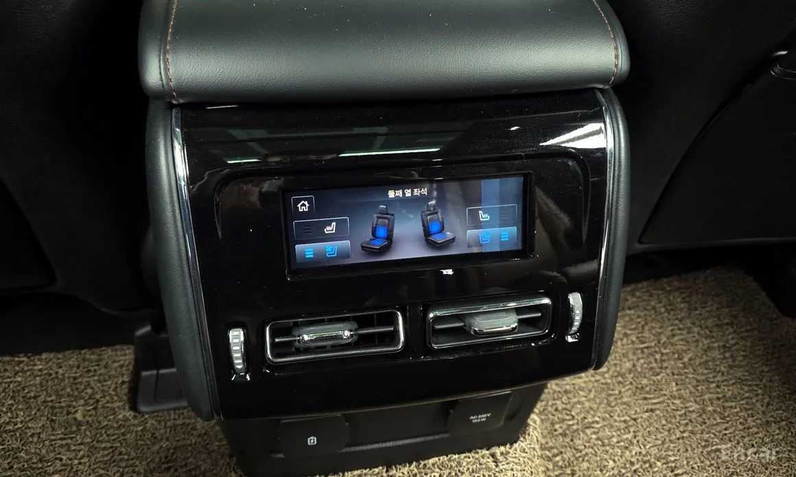 Фото 18 - Lincoln Aviator