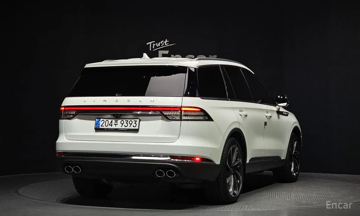 Фото 2 - Lincoln Aviator