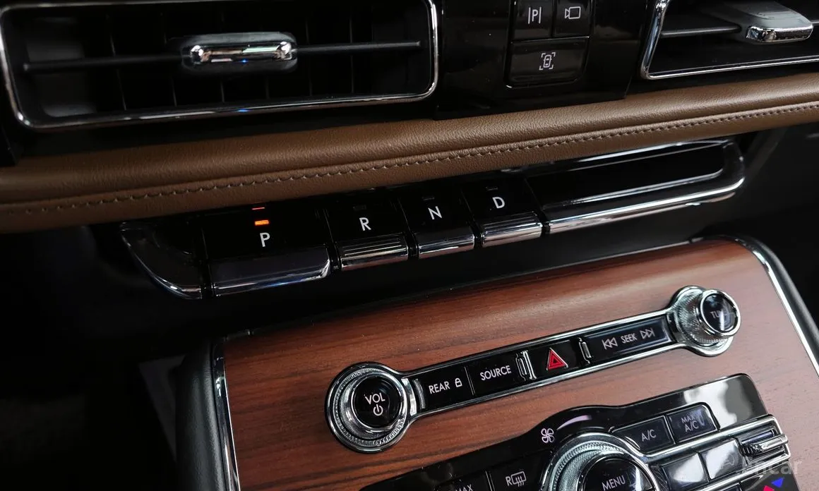 Фото 9 - Lincoln Aviator