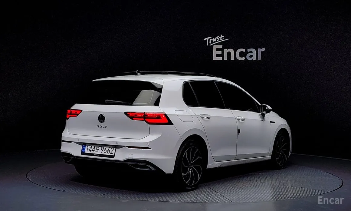 Фото 2 - Volkswagen Golf