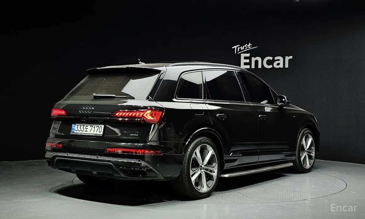 Фото 2 - Audi Q7