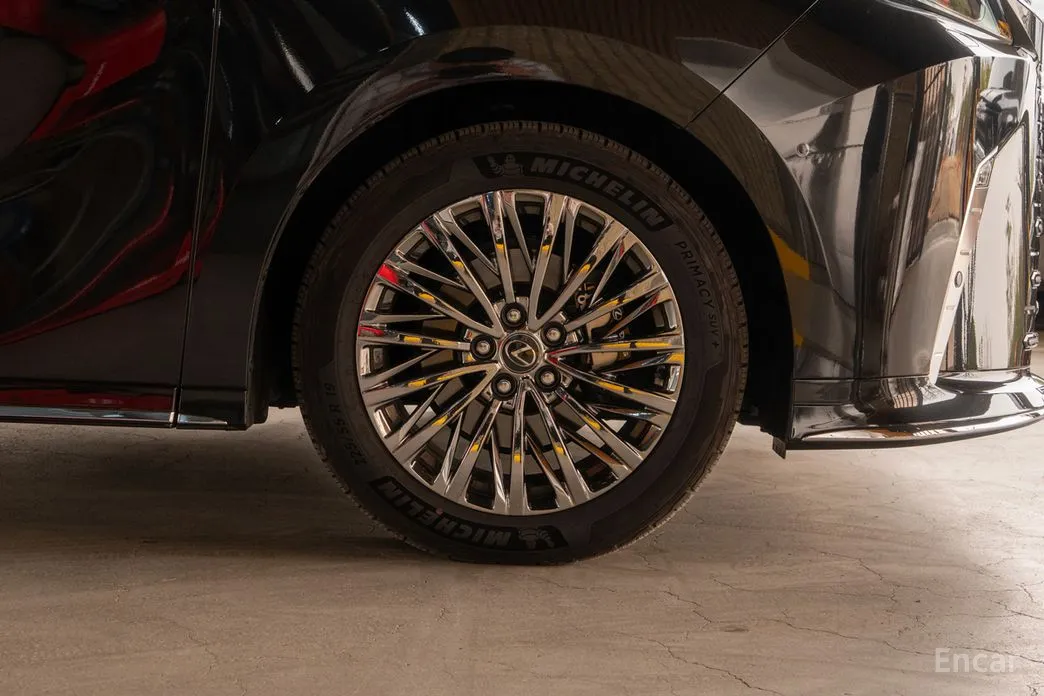 Фото 13 - Lexus LM