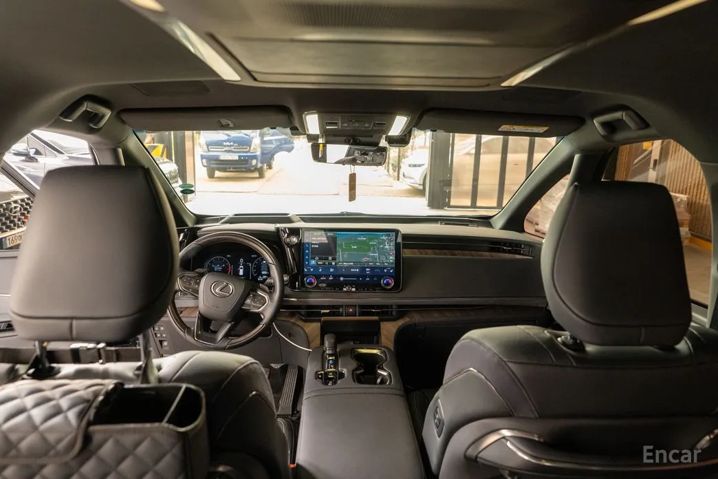 Фото 14 - Lexus LM