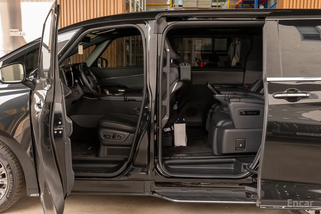 Фото 16 - Lexus LM