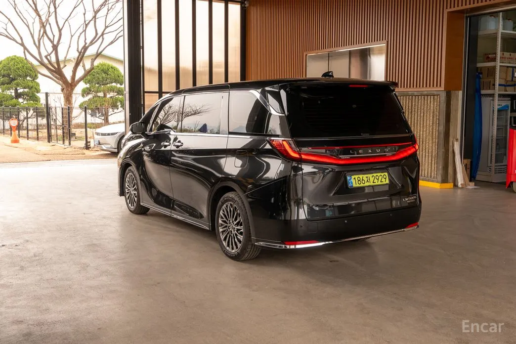 Фото 7 - Lexus LM