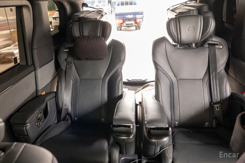 Фото 8 - Lexus LM