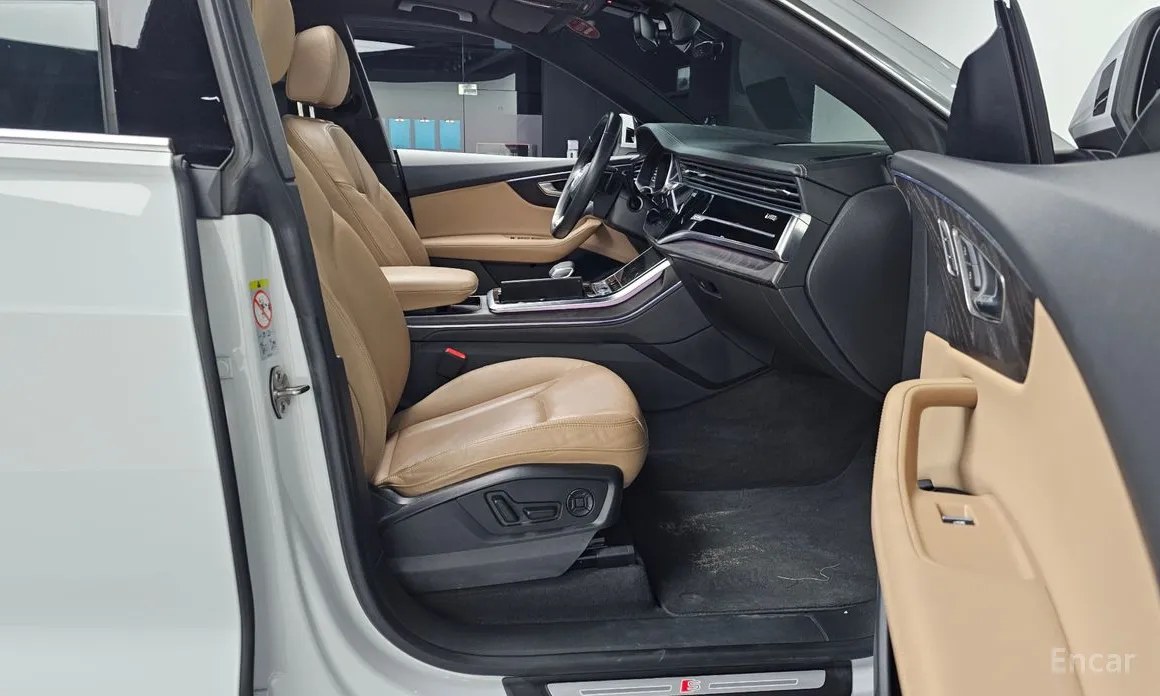 Фото 11 - Audi Q8