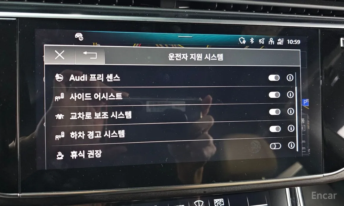 Фото 16 - Audi Q8