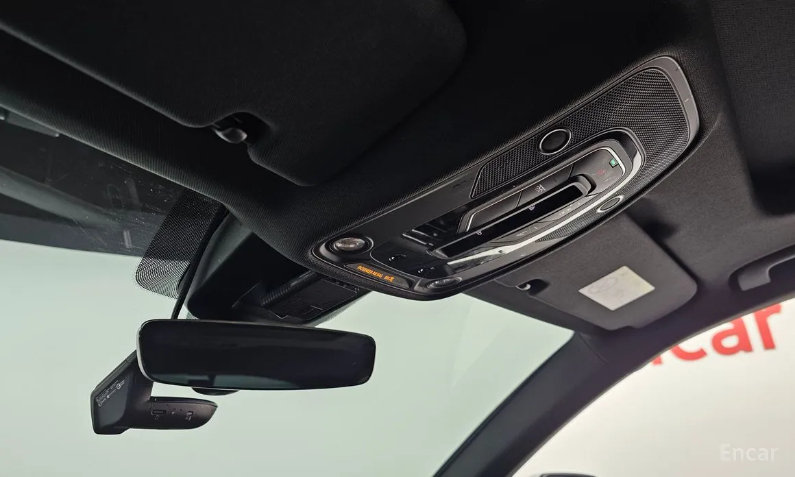 Фото 17 - Audi Q8