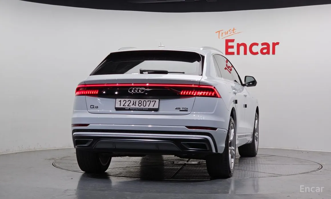 Фото 4 - Audi Q8