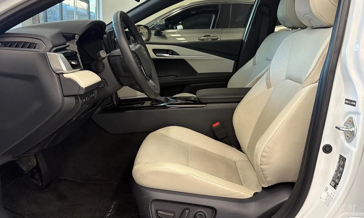 Фото 10 - Toyota Camry