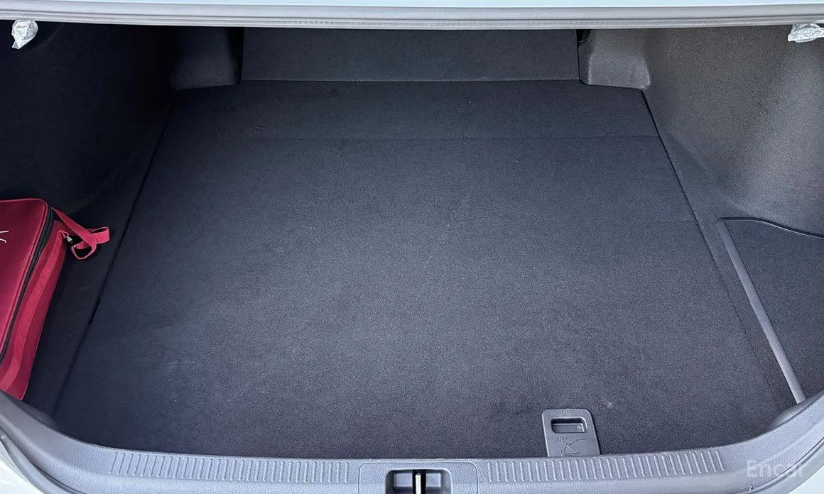 Фото 17 - Toyota Camry