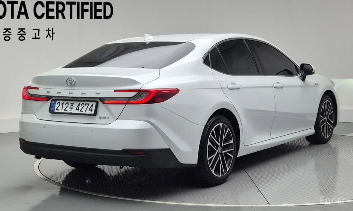 Фото 2 - Toyota Camry