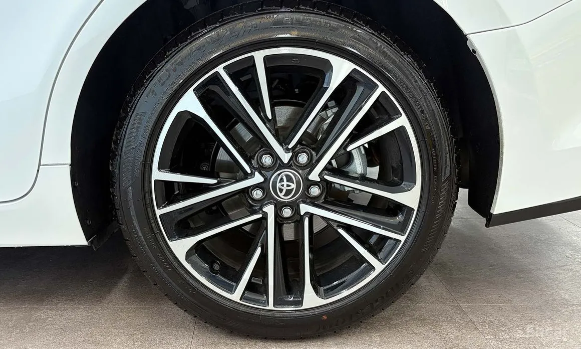 Фото 5 - Toyota Camry