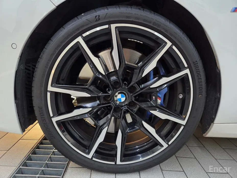 Фото 19 - BMW 8 Series