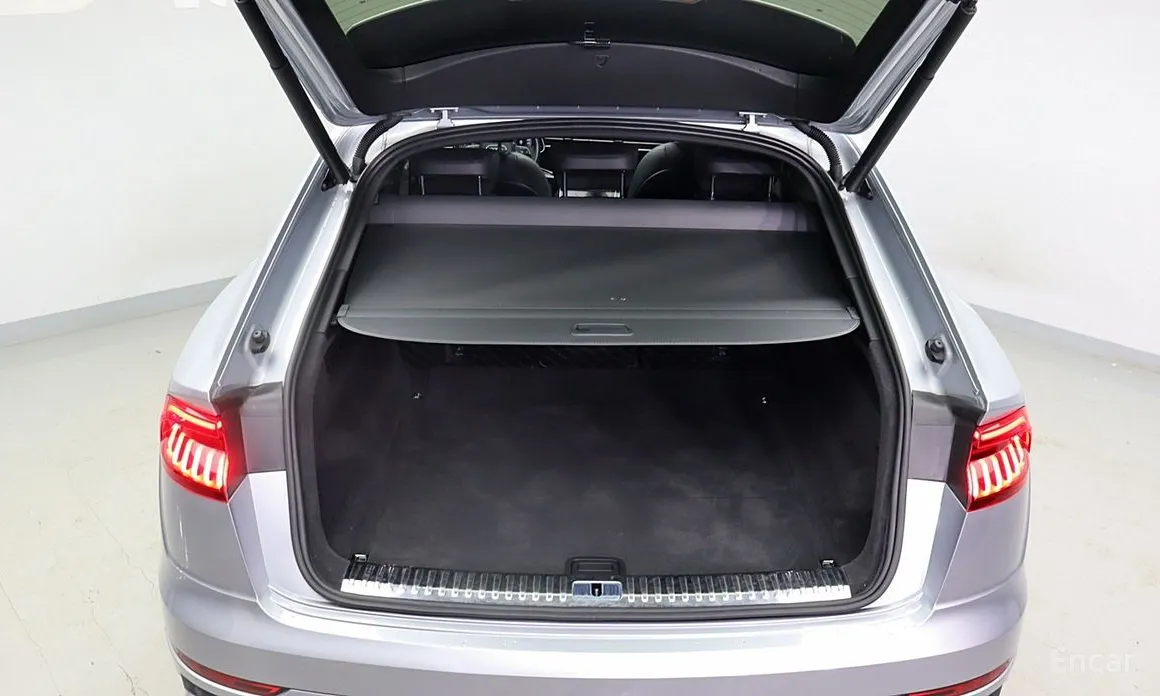 Фото 10 - Audi Q8