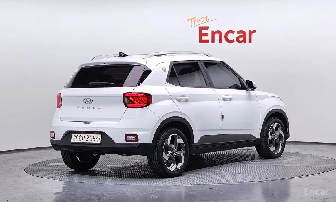 Фото 2 - Hyundai Venue