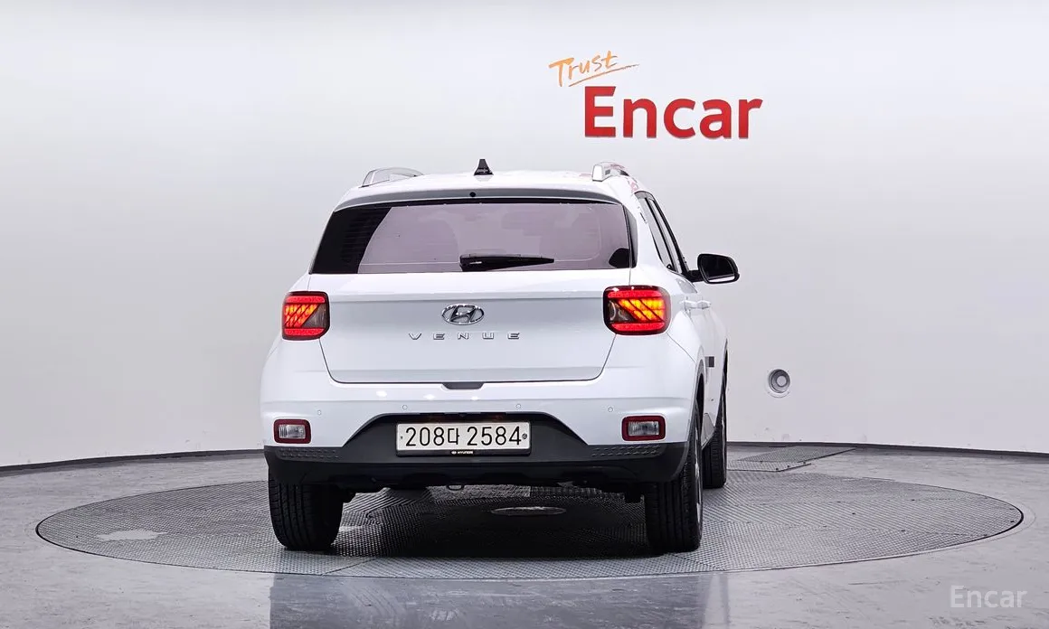 Фото 4 - Hyundai Venue