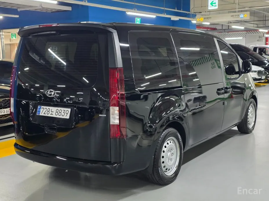 Фото 3 - Hyundai Staria