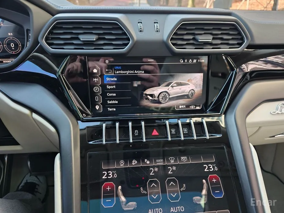 Фото 11 - Lamborghini Urus