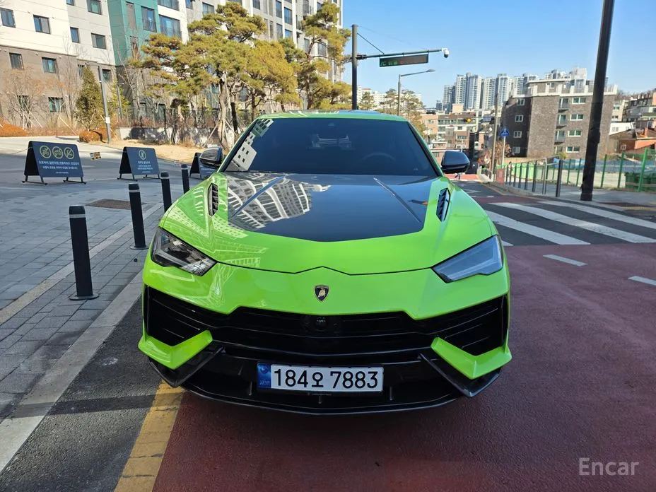 Фото 3 - Lamborghini Urus