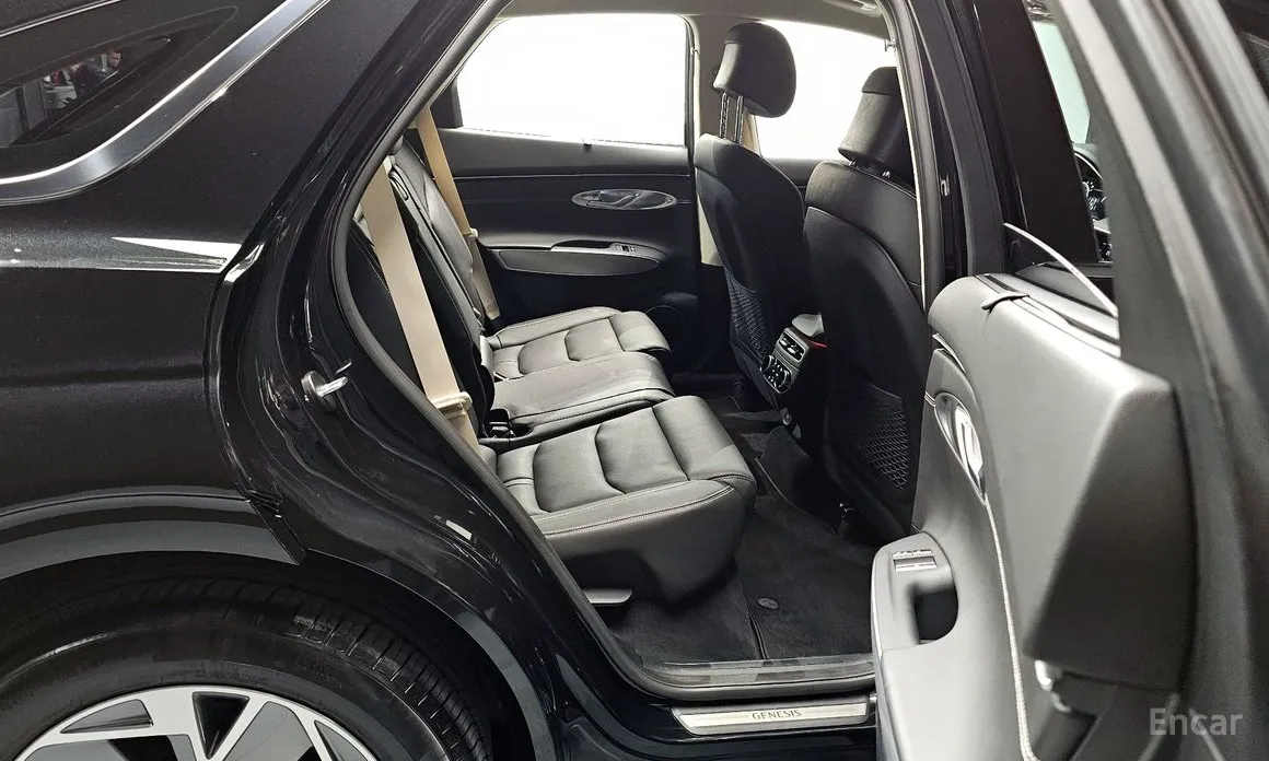 Фото 12 - Genesis GV70