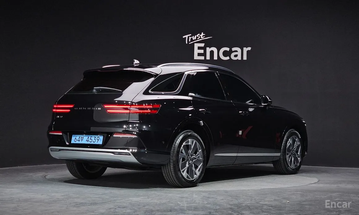 Фото 2 - Genesis GV70