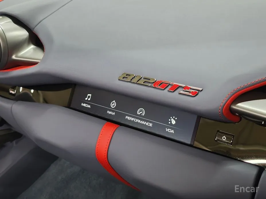 Фото 11 - Ferrari 812