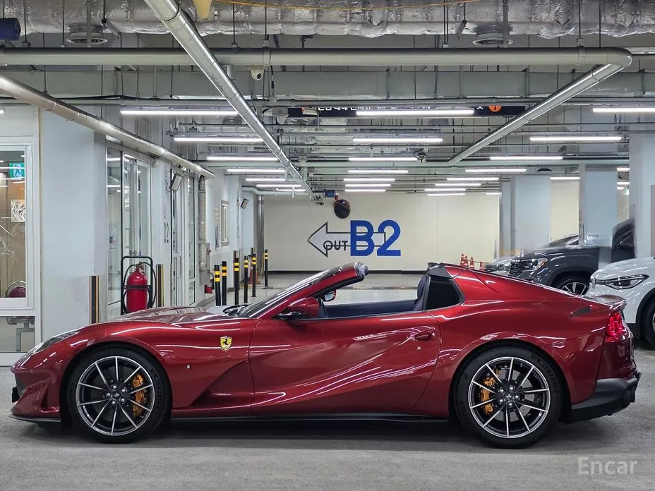 Фото 13 - Ferrari 812