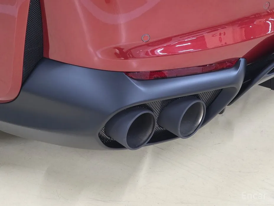 Фото 16 - Ferrari 812