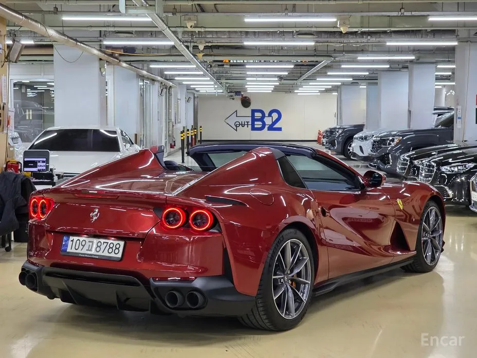Фото 2 - Ferrari 812