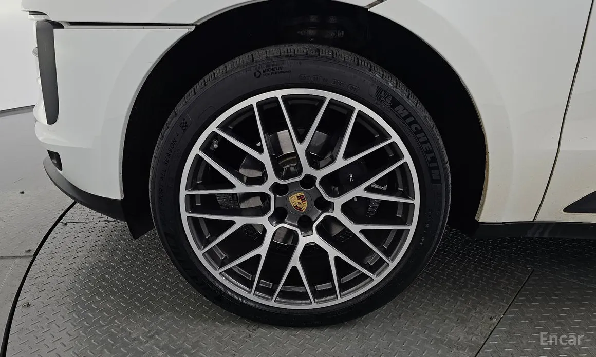 Фото 5 - Porsche Macan