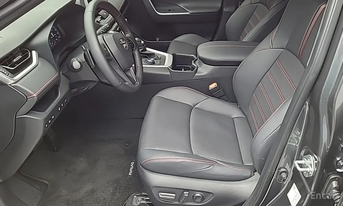 Фото 10 - Toyota RAV4