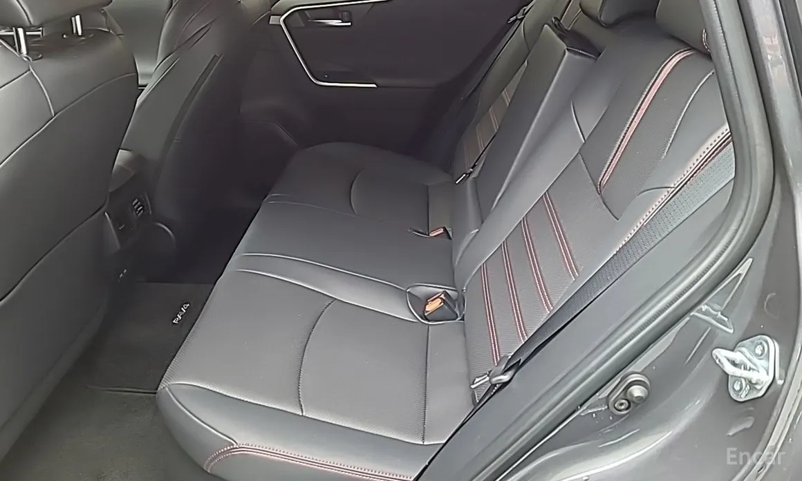 Фото 11 - Toyota RAV4